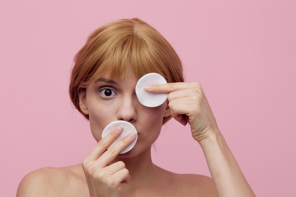 Czym zmyć farbę z twarzy – bezpieczne sposoby